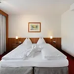 Am Neutor Zentrum 4*