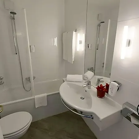 Am Neutor Zentrum 4*