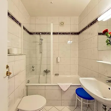 Hotel Am Neutor Zentrum 4*