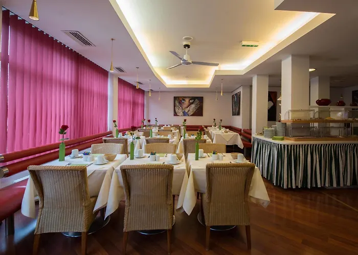 Am Neutor Zentrum 4*